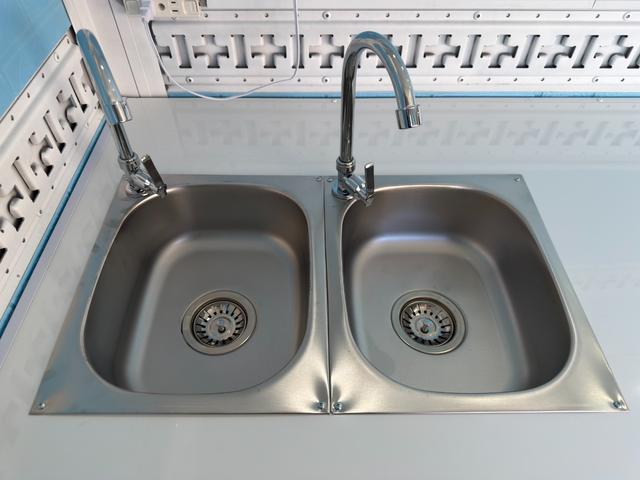 ダイナトラック キッチンカー　キッチンカー仕様　Ｗ２６００ＸＨ９７０アルミサッシ窓　Ｗシンク内新品２００ＬＸ２給排水タンク　新品電動給水ポンプ　レール式ＬＥＤスポット　新品換気扇カバー付属　新品フロアー張替施工リフォーム後未使用（31枚目）