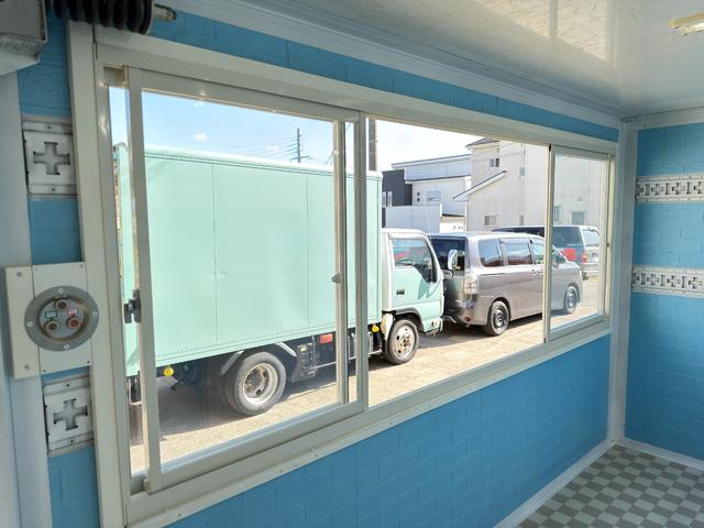 ダイナトラック キッチンカー　キッチンカー仕様　Ｗ２６００ＸＨ９７０アルミサッシ窓　Ｗシンク内新品２００ＬＸ２給排水タンク　新品電動給水ポンプ　レール式ＬＥＤスポット　新品換気扇カバー付属　新品フロアー張替施工リフォーム後未使用（34枚目）