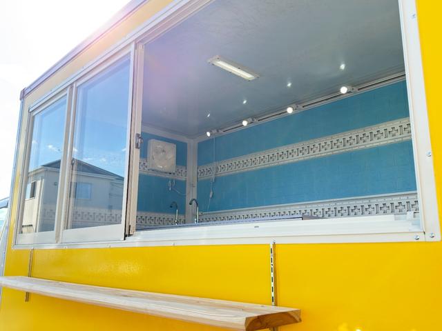 ダイナトラック キッチンカー　キッチンカー仕様　Ｗ２６００ＸＨ９７０アルミサッシ窓　Ｗシンク内新品２００ＬＸ２給排水タンク　新品電動給水ポンプ　レール式ＬＥＤスポット　新品換気扇カバー付属　新品フロアー張替施工リフォーム後未使用（37枚目）