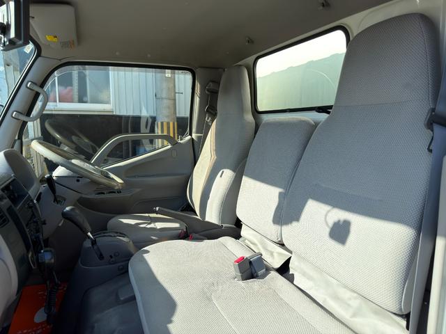 ダイナトラック キッチンカー　キッチンカー仕様　Ｗ２６００ＸＨ９７０アルミサッシ窓　Ｗシンク内新品２００ＬＸ２給排水タンク　新品電動給水ポンプ　レール式ＬＥＤスポット　新品換気扇カバー付属　新品フロアー張替施工リフォーム後未使用（46枚目）