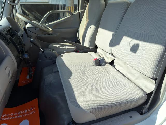 ダイナトラック キッチンカー　キッチンカー仕様　Ｗ２６００ＸＨ９７０アルミサッシ窓　Ｗシンク内新品２００ＬＸ２給排水タンク　新品電動給水ポンプ　レール式ＬＥＤスポット　新品換気扇カバー付属　新品フロアー張替施工リフォーム後未使用（47枚目）