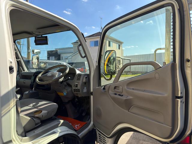 ダイナトラック キッチンカー　キッチンカー仕様　Ｗ２６００ＸＨ９７０アルミサッシ窓　Ｗシンク内新品２００ＬＸ２給排水タンク　新品電動給水ポンプ　レール式ＬＥＤスポット　新品換気扇カバー付属　新品フロアー張替施工リフォーム後未使用（49枚目）