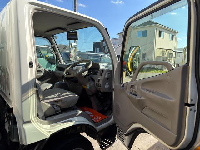 ダイナトラック キッチンカー　キッチンカー仕様　Ｗ２６００ＸＨ９７０アルミサッシ窓　Ｗシンク内新品２００ＬＸ２給排水タンク　新品電動給水ポンプ　レール式ＬＥＤスポット　新品換気扇カバー付属　新品フロアー張替施工リフォーム後未使用（51枚目）