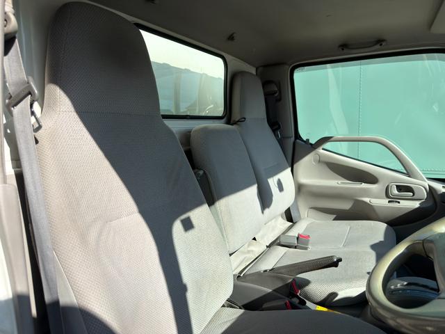 ダイナトラック キッチンカー　キッチンカー仕様　Ｗ２６００ＸＨ９７０アルミサッシ窓　Ｗシンク内新品２００ＬＸ２給排水タンク　新品電動給水ポンプ　レール式ＬＥＤスポット　新品換気扇カバー付属　新品フロアー張替施工リフォーム後未使用（55枚目）