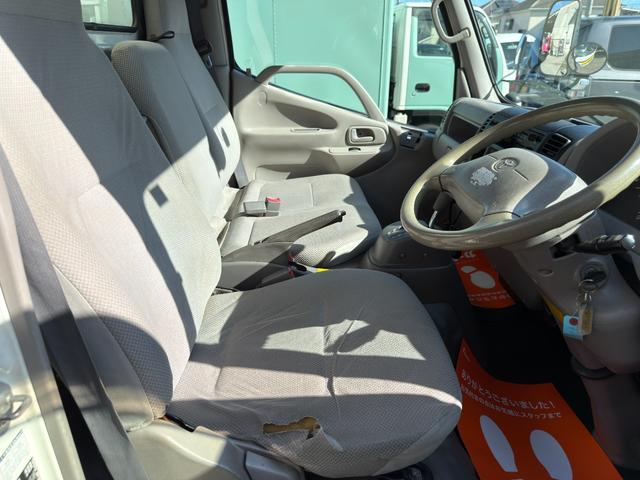 ダイナトラック キッチンカー　キッチンカー仕様　Ｗ２６００ＸＨ９７０アルミサッシ窓　Ｗシンク内新品２００ＬＸ２給排水タンク　新品電動給水ポンプ　レール式ＬＥＤスポット　新品換気扇カバー付属　新品フロアー張替施工リフォーム後未使用（56枚目）