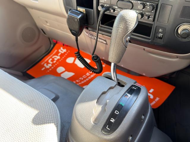 ダイナトラック キッチンカー　キッチンカー仕様　Ｗ２６００ＸＨ９７０アルミサッシ窓　Ｗシンク内新品２００ＬＸ２給排水タンク　新品電動給水ポンプ　レール式ＬＥＤスポット　新品換気扇カバー付属　新品フロアー張替施工リフォーム後未使用（65枚目）