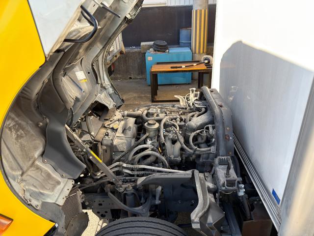 ダイナトラック キッチンカー　キッチンカー仕様　Ｗ２６００ＸＨ９７０アルミサッシ窓　Ｗシンク内新品２００ＬＸ２給排水タンク　新品電動給水ポンプ　レール式ＬＥＤスポット　新品換気扇カバー付属　新品フロアー張替施工リフォーム後未使用（69枚目）