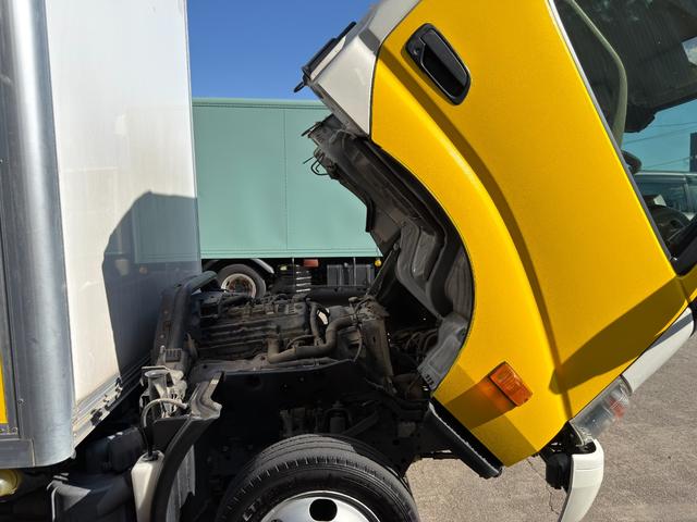 ダイナトラック キッチンカー　キッチンカー仕様　Ｗ２６００ＸＨ９７０アルミサッシ窓　Ｗシンク内新品２００ＬＸ２給排水タンク　新品電動給水ポンプ　レール式ＬＥＤスポット　新品換気扇カバー付属　新品フロアー張替施工リフォーム後未使用（70枚目）