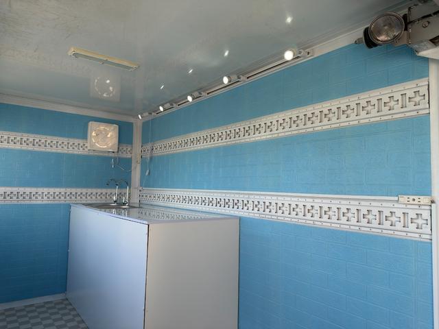 ダイナトラック キッチンカー　キッチンカー仕様　Ｗ２６００ＸＨ９７０アルミサッシ窓　Ｗシンク内新品２００ＬＸ２給排水タンク　新品電動給水ポンプ　レール式ＬＥＤスポット　新品換気扇カバー付属　新品フロアー張替施工リフォーム後未使用（75枚目）