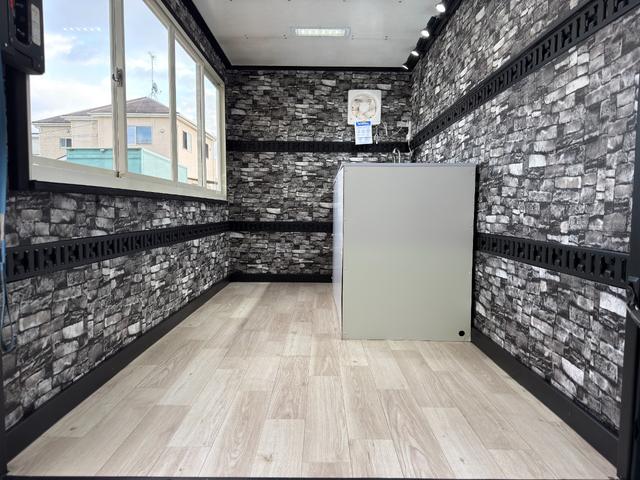 タイタンダッシュ キッチンカー W2600XH970アルミサッシ窓 Wシンク内新品200L給排水タンク新品電動給水ポンプ レール式LEDスポットライト 新品換気扇防水カバー付 新品フロアー張替え施工ロックブラック壁リフォーム後未使用(20枚目)