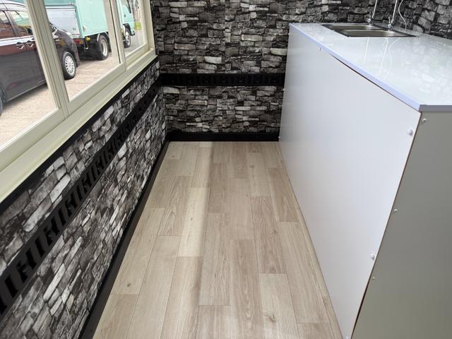 タイタンダッシュ キッチンカー W2600XH970アルミサッシ窓 Wシンク内新品200L給排水タンク新品電動給水ポンプ レール式LEDスポットライト 新品換気扇防水カバー付 新品フロアー張替え施工ロックブラック壁リフォーム後未使用(27枚目)