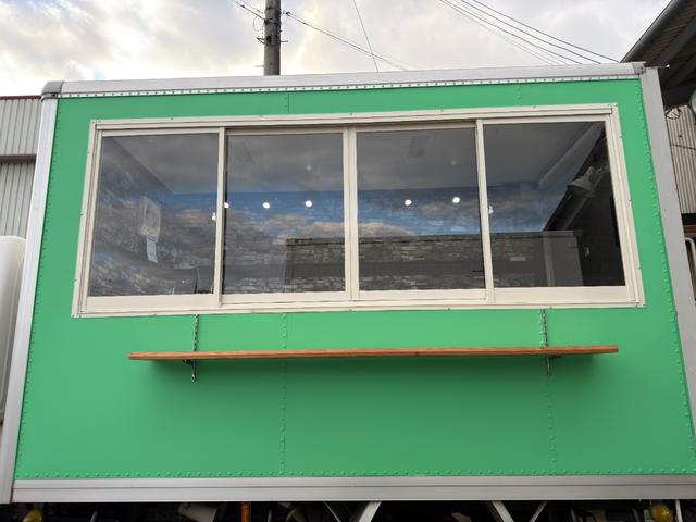 タイタンダッシュ キッチンカー W2600XH970アルミサッシ窓 Wシンク内新品200L給排水タンク新品電動給水ポンプ レール式LEDスポットライト 新品換気扇防水カバー付 新品フロアー張替え施工ロックブラック壁リフォーム後未使用(76枚目)