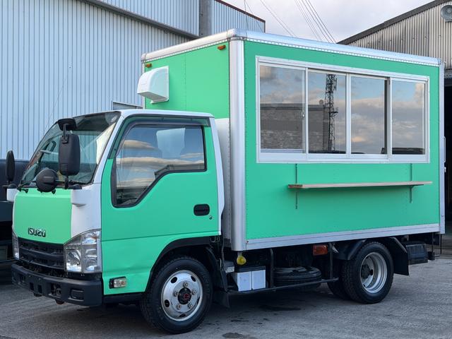 エルフトラック ４ＷＤキッチンカー　Ｗ２６００ＸＨ９７０アルミサッシ窓Ｗシンク内新品２００Ｌ給排水タンク新品電動給水ポンプ　レール式ＬＥＤスポットライト新品換気扇　防水カバー付　新品フロアー張替施工　ロックブラック壁　リフォーム後未使用（6枚目）