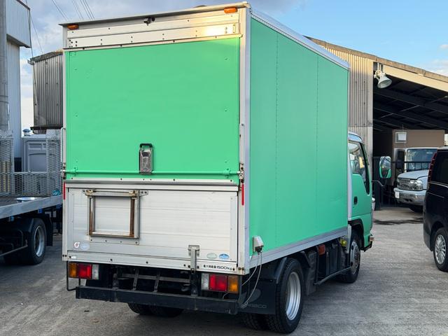 エルフトラック ４ＷＤキッチンカー　Ｗ２６００ＸＨ９７０アルミサッシ窓Ｗシンク内新品２００Ｌ給排水タンク新品電動給水ポンプ　レール式ＬＥＤスポットライト新品換気扇　防水カバー付　新品フロアー張替施工　ロックブラック壁　リフォーム後未使用（12枚目）