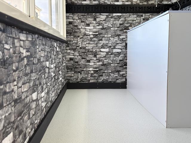 エルフトラック ４ＷＤキッチンカー　Ｗ２６００ＸＨ９７０アルミサッシ窓Ｗシンク内新品２００Ｌ給排水タンク新品電動給水ポンプ　レール式ＬＥＤスポットライト新品換気扇　防水カバー付　新品フロアー張替施工　ロックブラック壁　リフォーム後未使用（25枚目）