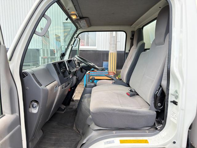 エルフトラック ４ＷＤキッチンカー　Ｗ２６００ＸＨ９７０アルミサッシ窓Ｗシンク内新品２００Ｌ給排水タンク新品電動給水ポンプ　レール式ＬＥＤスポットライト新品換気扇　防水カバー付　新品フロアー張替施工　ロックブラック壁　リフォーム後未使用（40枚目）