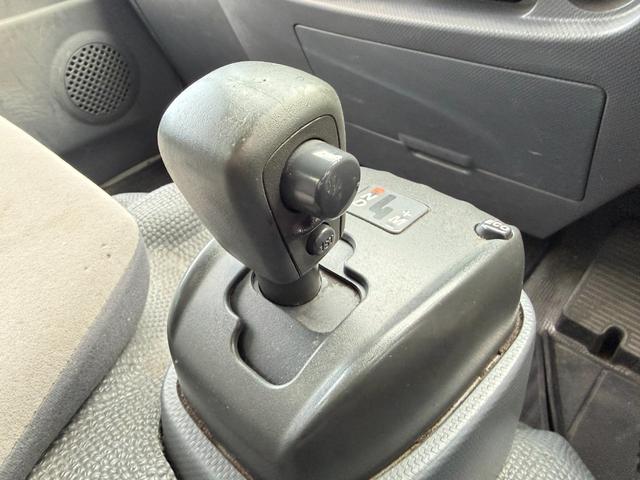 エルフトラック ４ＷＤキッチンカー　Ｗ２６００ＸＨ９７０アルミサッシ窓Ｗシンク内新品２００Ｌ給排水タンク新品電動給水ポンプ　レール式ＬＥＤスポットライト新品換気扇　防水カバー付　新品フロアー張替施工　ロックブラック壁　リフォーム後未使用（55枚目）