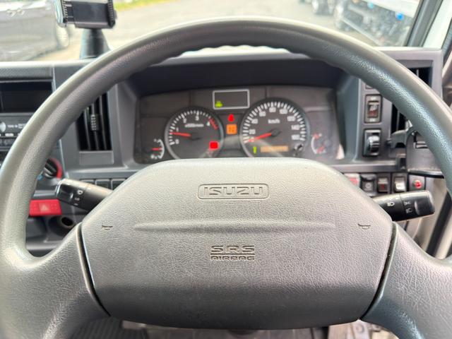 エルフトラック ４ＷＤキッチンカー　Ｗ２６００ＸＨ９７０アルミサッシ窓Ｗシンク内新品２００Ｌ給排水タンク新品電動給水ポンプ　レール式ＬＥＤスポットライト新品換気扇　防水カバー付　新品フロアー張替施工　ロックブラック壁　リフォーム後未使用（56枚目）