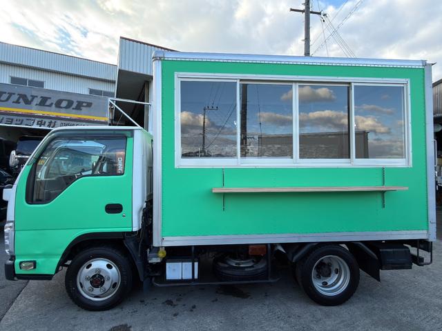 エルフトラック ４ＷＤキッチンカー　Ｗ２６００ＸＨ９７０アルミサッシ窓Ｗシンク内新品２００Ｌ給排水タンク新品電動給水ポンプ　レール式ＬＥＤスポットライト新品換気扇　防水カバー付　新品フロアー張替施工　ロックブラック壁　リフォーム後未使用（60枚目）