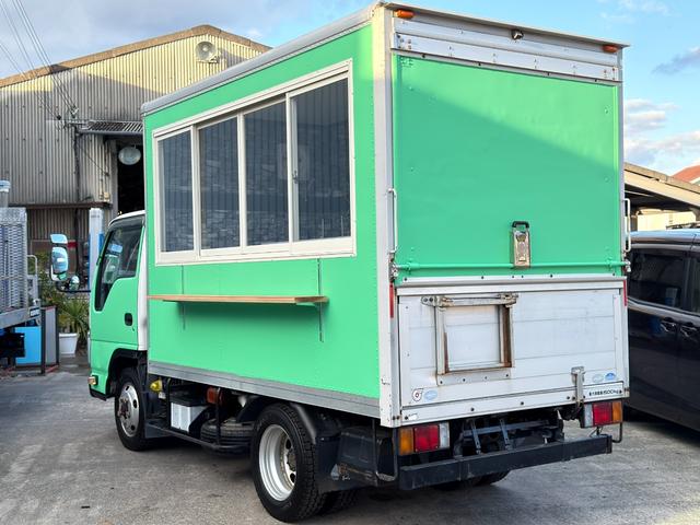 エルフトラック ４ＷＤキッチンカー　Ｗ２６００ＸＨ９７０アルミサッシ窓Ｗシンク内新品２００Ｌ給排水タンク新品電動給水ポンプ　レール式ＬＥＤスポットライト新品換気扇　防水カバー付　新品フロアー張替施工　ロックブラック壁　リフォーム後未使用（63枚目）