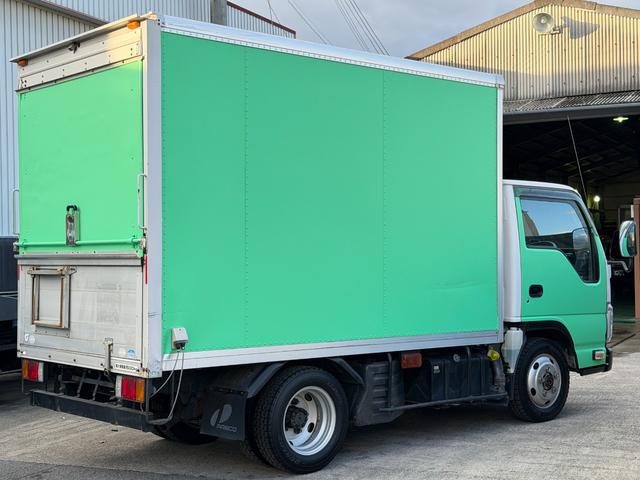 エルフトラック ４ＷＤキッチンカー　Ｗ２６００ＸＨ９７０アルミサッシ窓Ｗシンク内新品２００Ｌ給排水タンク新品電動給水ポンプ　レール式ＬＥＤスポットライト新品換気扇　防水カバー付　新品フロアー張替施工　ロックブラック壁　リフォーム後未使用（64枚目）