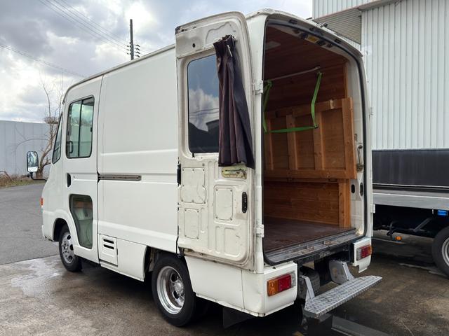ダイナアーバンサポーター 　４ＷＤ　３．０Ｌディーゼル　５名乗車　８ナンバー　キャンピングカーベース　キッチンカーベース　トランポベース　ウオークスルー　ＮＯＸ／ＰＭ規制適合　リアヒーター装備　作業台兼用ベッド折り畳み式（49枚目）