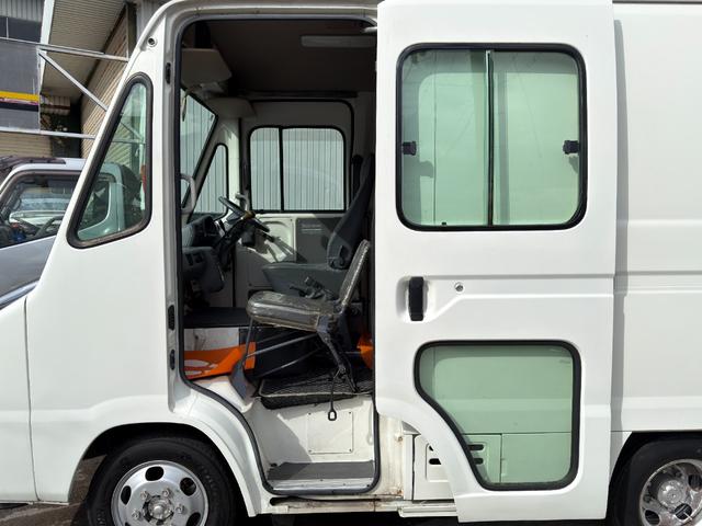 ダイナアーバンサポーター 　４ＷＤ　３．０Ｌディーゼル　５名乗車　８ナンバー　キャンピングカーベース　キッチンカーベース　トランポベース　ウオークスルー　ＮＯＸ／ＰＭ規制適合　リアヒーター装備　作業台兼用ベッド折り畳み式（79枚目）