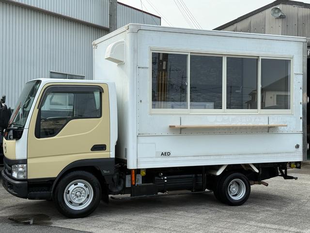 タイタンダッシュ 　キッチンカー仕様　Ｗシンク台内新品１２０ＬＸ２給排水タンク電動給水ポンプＷ２６０ＸＨ９７０窓４枚建レール式ＬＥＤスポット新品換気扇防水カバー付フロアー新品張替え施工済　３Ｄロックブラック／ホワイト仕様（5枚目）