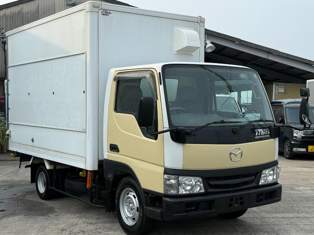 タイタンダッシュ 　キッチンカー仕様　Ｗシンク台内新品１２０ＬＸ２給排水タンク電動給水ポンプＷ２６０ＸＨ９７０窓４枚建レール式ＬＥＤスポット新品換気扇防水カバー付フロアー新品張替え施工済　３Ｄロックブラック／ホワイト仕様（8枚目）