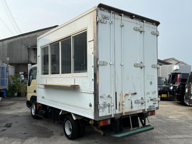 タイタンダッシュ 　キッチンカー仕様　Ｗシンク台内新品１２０ＬＸ２給排水タンク電動給水ポンプＷ２６０ＸＨ９７０窓４枚建レール式ＬＥＤスポット新品換気扇防水カバー付フロアー新品張替え施工済　３Ｄロックブラック／ホワイト仕様（11枚目）