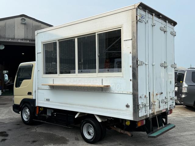 タイタンダッシュ 　キッチンカー仕様　Ｗシンク台内新品１２０ＬＸ２給排水タンク電動給水ポンプＷ２６０ＸＨ９７０窓４枚建レール式ＬＥＤスポット新品換気扇防水カバー付フロアー新品張替え施工済　３Ｄロックブラック／ホワイト仕様（12枚目）