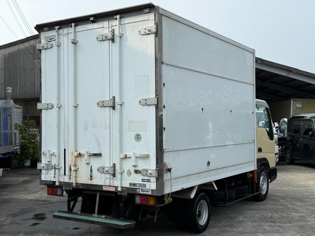 タイタンダッシュ 　キッチンカー仕様　Ｗシンク台内新品１２０ＬＸ２給排水タンク電動給水ポンプＷ２６０ＸＨ９７０窓４枚建レール式ＬＥＤスポット新品換気扇防水カバー付フロアー新品張替え施工済　３Ｄロックブラック／ホワイト仕様（16枚目）