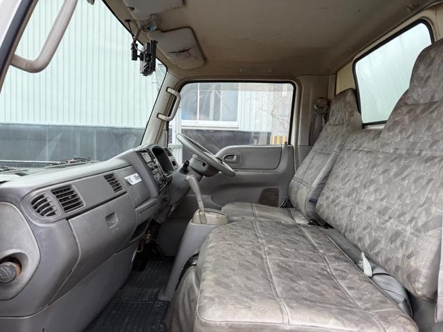 タイタンダッシュ 　キッチンカー仕様　Ｗシンク台内新品１２０ＬＸ２給排水タンク電動給水ポンプＷ２６０ＸＨ９７０窓４枚建レール式ＬＥＤスポット新品換気扇防水カバー付フロアー新品張替え施工済　３Ｄロックブラック／ホワイト仕様（42枚目）