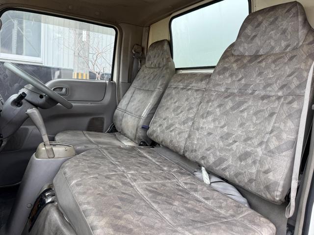 タイタンダッシュ 　キッチンカー仕様　Ｗシンク台内新品１２０ＬＸ２給排水タンク電動給水ポンプＷ２６０ＸＨ９７０窓４枚建レール式ＬＥＤスポット新品換気扇防水カバー付フロアー新品張替え施工済　３Ｄロックブラック／ホワイト仕様（43枚目）