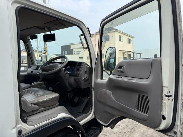 タイタンダッシュ 　キッチンカー仕様　Ｗシンク台内新品１２０ＬＸ２給排水タンク電動給水ポンプＷ２６０ＸＨ９７０窓４枚建レール式ＬＥＤスポット新品換気扇防水カバー付フロアー新品張替え施工済　３Ｄロックブラック／ホワイト仕様（45枚目）