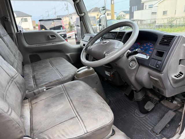 タイタンダッシュ 　キッチンカー仕様　Ｗシンク台内新品１２０ＬＸ２給排水タンク電動給水ポンプＷ２６０ＸＨ９７０窓４枚建レール式ＬＥＤスポット新品換気扇防水カバー付フロアー新品張替え施工済　３Ｄロックブラック／ホワイト仕様（47枚目）
