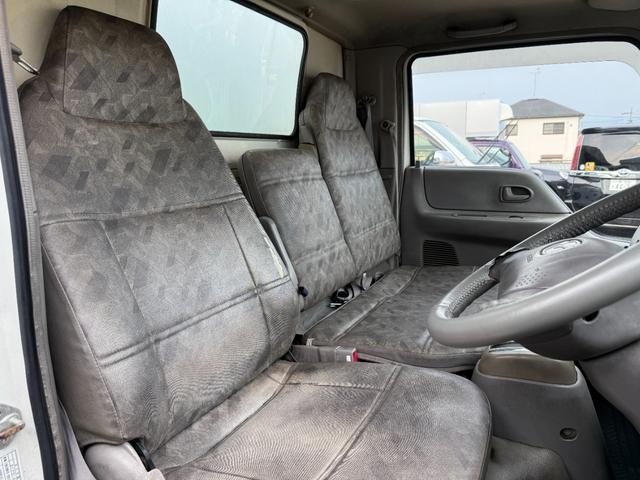 タイタンダッシュ 　キッチンカー仕様　Ｗシンク台内新品１２０ＬＸ２給排水タンク電動給水ポンプＷ２６０ＸＨ９７０窓４枚建レール式ＬＥＤスポット新品換気扇防水カバー付フロアー新品張替え施工済　３Ｄロックブラック／ホワイト仕様（48枚目）