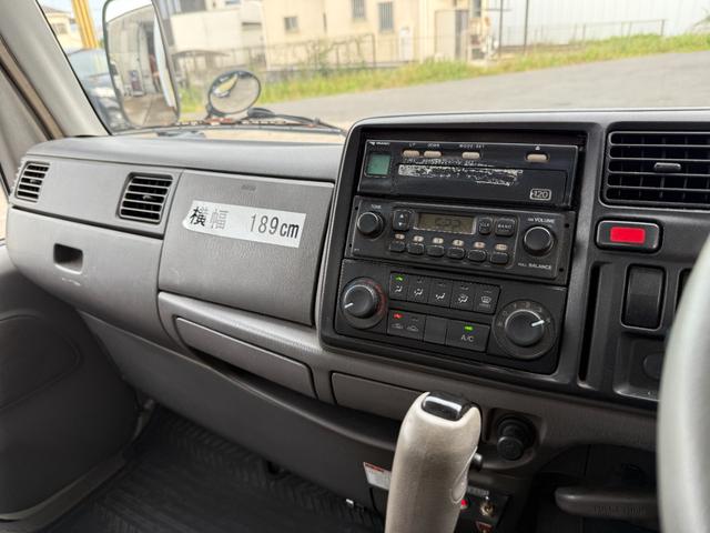 タイタンダッシュ 　キッチンカー仕様　Ｗシンク台内新品１２０ＬＸ２給排水タンク電動給水ポンプＷ２６０ＸＨ９７０窓４枚建レール式ＬＥＤスポット新品換気扇防水カバー付フロアー新品張替え施工済　３Ｄロックブラック／ホワイト仕様（53枚目）