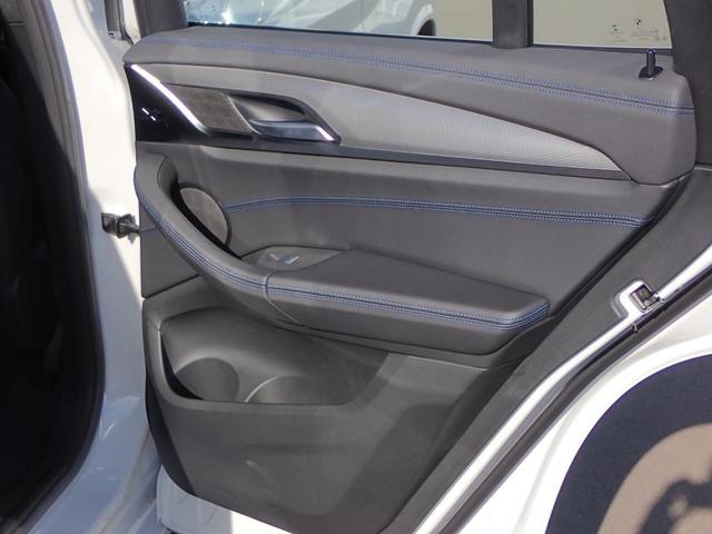 M40d メーカーデモカー/禁煙車/黒革電動/HUD/ジェスチャー/Mブレーキ/ACC/電動シート/リアリクライニング/シートヒータ/アダプティブMサス/コンフォートA/アンビエントライト/電動ゲート(38枚目)