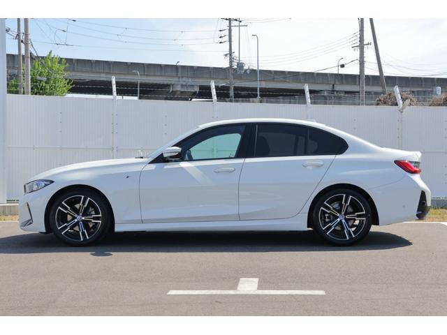 ３２０ｉ　Ｍスポーツ　黒革　トップビューカメラ　ＡＣＣ　タッチナビ　レンタカーアップ　禁煙車　シートヒーター　ウッドパネル　コンフォートＰＫＧ　ハイラインＰＫＧ　アンビエントライト　電動トランク　５０周年エンブレム(6枚目)