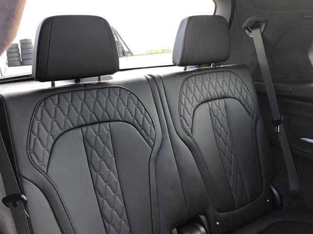 Ｘ７ ｘＤｒｉｖｅ　４０ｄ　Ｍスポーツ　２年保証付　スカイラウンジ　黒革　ＨＵＤ　エアサス　Ｈ／Ｋ　カーブドＤ　ウッドＰ　電動シートＨ前後　ＡＣＣ　Ｈ＆Ｃホルダー　Ｖシート　ソフトクローズ　２２ＡＷ　弊社デモカー　禁煙車　認定中古車（14枚目）