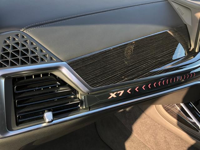 Ｘ７ ｘＤｒｉｖｅ　４０ｄ　Ｍスポーツ　２年保証付　スカイラウンジ　黒革　ＨＵＤ　エアサス　Ｈ／Ｋ　カーブドＤ　ウッドＰ　電動シートＨ前後　ＡＣＣ　Ｈ＆Ｃホルダー　Ｖシート　ソフトクローズ　２２ＡＷ　弊社デモカー　禁煙車　認定中古車（53枚目）