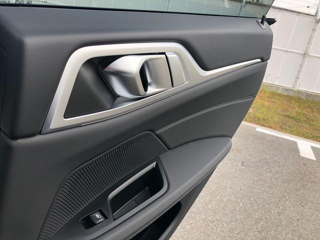 i4 eDrive 40 Mスポーツ 2年保証付 後期 Mブレーキ 黒革 HUD カーブドD リアスポイラー ACC 電動シートヒーター 電動トランク アンビエント 全周囲 18AW ワイヤレス充電 弊社デモカー 禁煙車 認定中古車(24枚目)