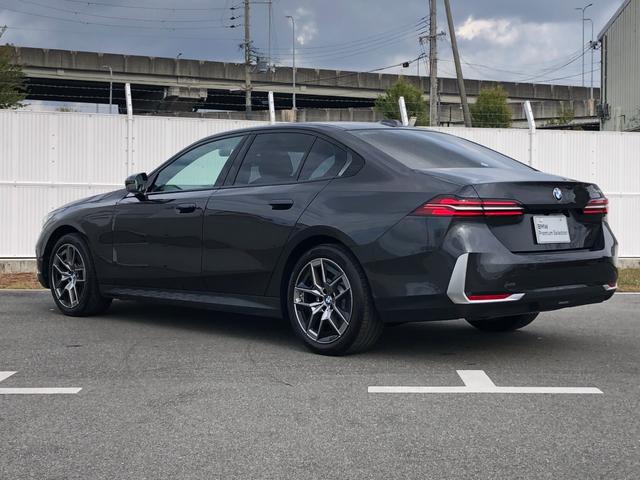 5シリーズ 523i エクスクルーシブ 2年保証付 プラスPKG ドライビングPKG 19AW HUD 黒合革 ウッドP 電動トランク 電動シートH前後 全周囲 地デジ ドラレコ前後 弊社下取り車 ワンオーナー 禁煙車 認定中古車(7枚目)