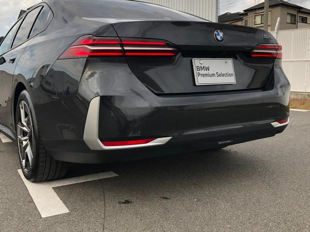 5シリーズ 523i エクスクルーシブ 2年保証付 プラスPKG ドライビングPKG 19AW HUD 黒合革 ウッドP 電動トランク 電動シートH前後 全周囲 地デジ ドラレコ前後 弊社下取り車 ワンオーナー 禁煙車 認定中古車(35枚目)