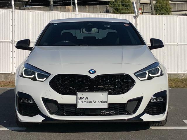 2シリーズ 218dグランクーペ Mスポーツ 2年保証付 BKグリル カーボンミラー ACC リアスポイラー 電動シート アンビエント ドラレコ前後 リアフィルム バックカメラ 前後PDC 18AW 弊社下取り車 ワンオーナー 禁煙車認定中古車(9枚目)
