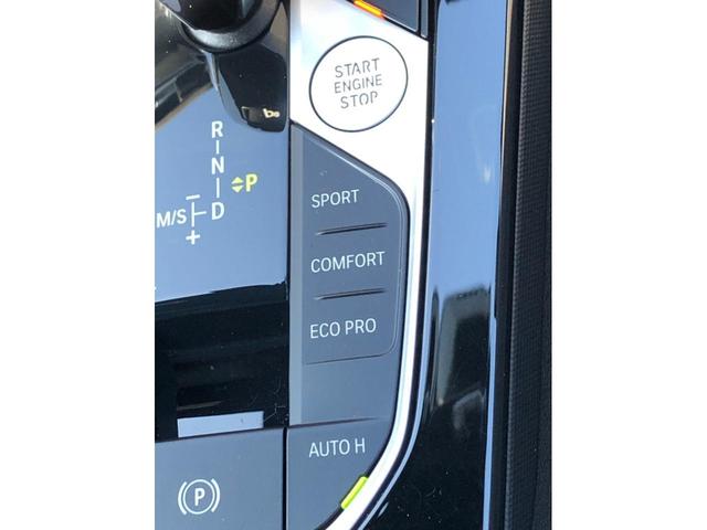 �h���C�r���O�E�p�t�H�[�}���X�E�R���g���[���́A�h���C�o�[�̋��߂�X�^�C���ɍ��킹�āA���s�������œK�����܂��B