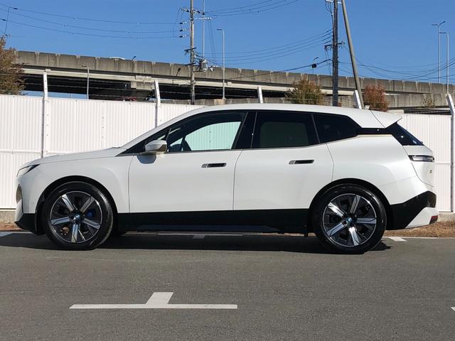 ｉＸ ｘＤｒｉｖｅ　５０　２年保証付　テクノロジーＰＫＧ　スカイラウンジ　Ｂ＆Ｗ　黒革　レーザーライト　ＨＵＤ　エアサス　Ｖシート　ステアリングＨ　マッサージＳ　ドラレコ２１ＡＷ　弊社下取り車　ワンオーナー禁煙車　認定中古車（6枚目）