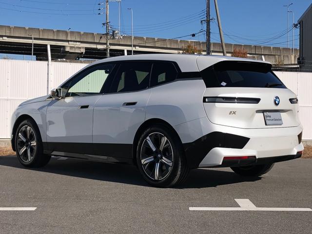 ｉＸ ｘＤｒｉｖｅ　５０　２年保証付　テクノロジーＰＫＧ　スカイラウンジ　Ｂ＆Ｗ　黒革　レーザーライト　ＨＵＤ　エアサス　Ｖシート　ステアリングＨ　マッサージＳ　ドラレコ２１ＡＷ　弊社下取り車　ワンオーナー禁煙車　認定中古車（7枚目）