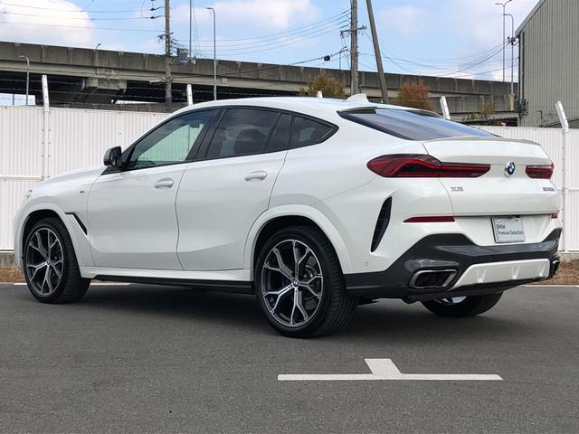 X6 M50i 2年保証付 Mブレーキ H/K 茶革 HUD 全周囲 Vシート ドラレコ前後 ステアリングH 地デジ H&Cホルダー ACC コンフォートP 21AW 弊社下取り車 ワンオーナー 禁煙車認定中古車(7枚目)